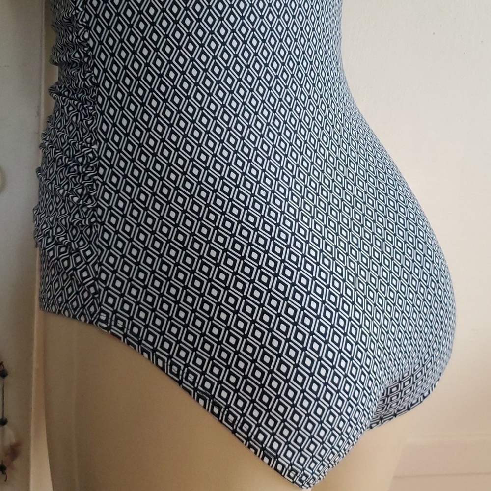 NWT DKNY Black and White swim 4-Way Stretch Fabric Size L - Picture 6 of 9
